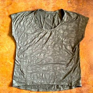 Lululemon workout shirt